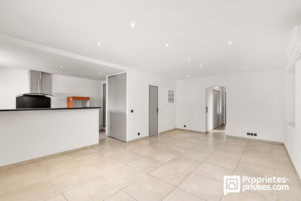 Superbe appartement rénové de plain-pied au coeur du village de Peymeinade