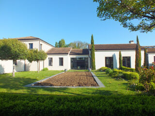  Villa à vendre 15 + pièces 730 m²