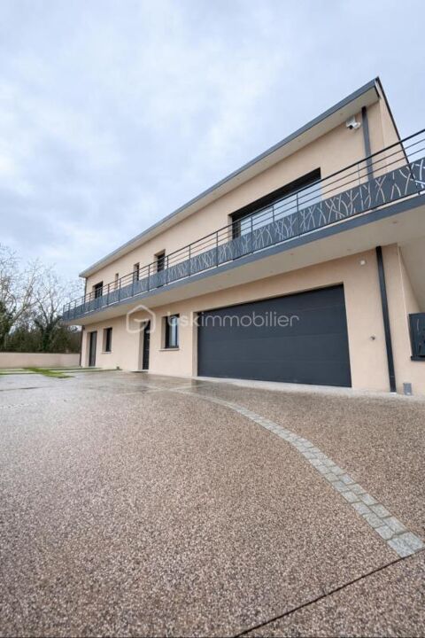   Maison Maison - 7 pi�ce(s) - 243 m�