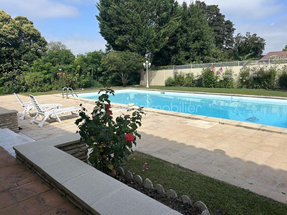 SUPERBE PROPRIETE - PARC - DEPENDANCE - PISCINE - DOUBLE GARAGE