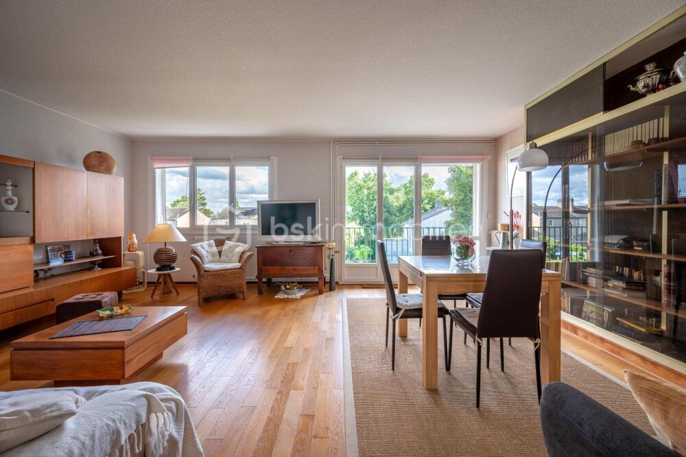 Vente Appartement RARE À CHÂTEAUROUX – T4 de 89 m² avec balcon traversant, parc privatif - deux garages Chateauroux