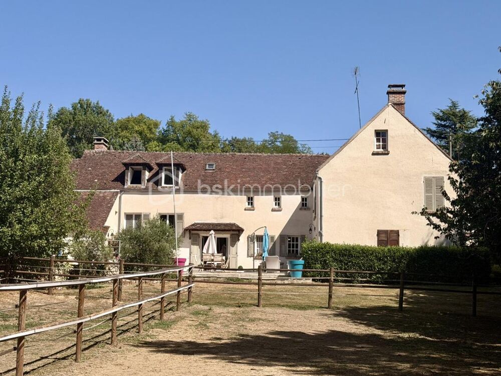DEMEURE DE CARACTÈRE  UN ÉCRIN DE VERDURE AU COEUR DE LA VALLÉE DU GRAND MORIN