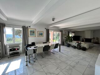  Villa à vendre 8 pièces 241 m²