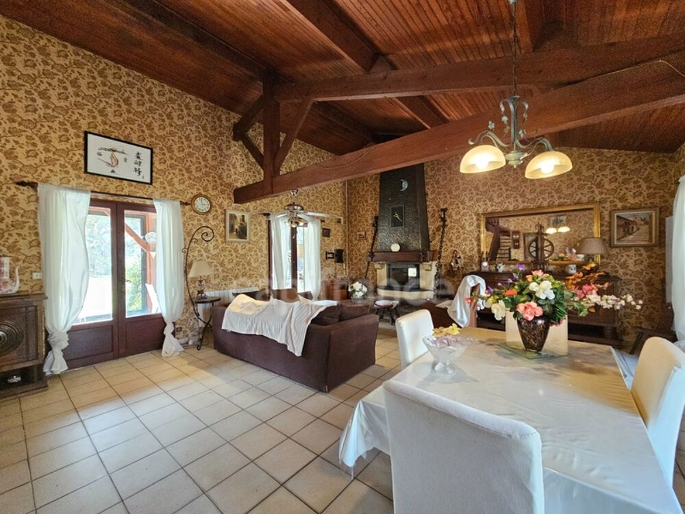 Maison Familiale de 7 pièces , à SALAUNES (33), à Vendre