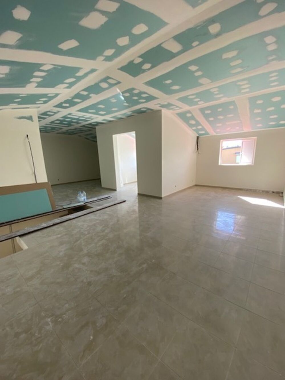 SAINT ANDRE (97440) - Grande maison T5 de surface totale de 200,40 m² (dont dépendance T2 - et Studio), sur terrain de 568 m²