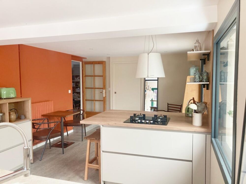 Propriété en pierre 208 m² dont 45 m² de véranda + grange 180 m²  Accessible PMR  7000 m²  20 min de Vannes!
