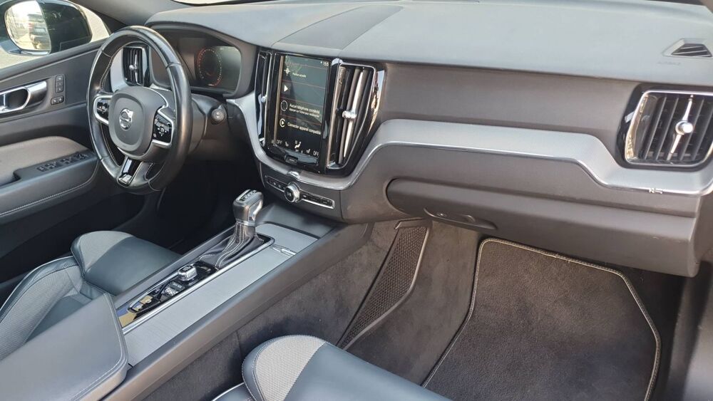 XC60 2.0 D4 190 Geartronic 8 R-Design - Automatique Toit ouvrant 2020 occasion 63000 Clermont Ferrand