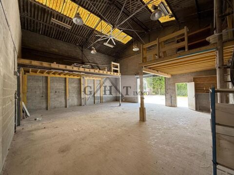 A LOUER ENTREPOT DE 100 M² + EXTERIEUR DE 100 M² A FONTENAY TRESIGNY 1300 77610 Fontenay tresigny