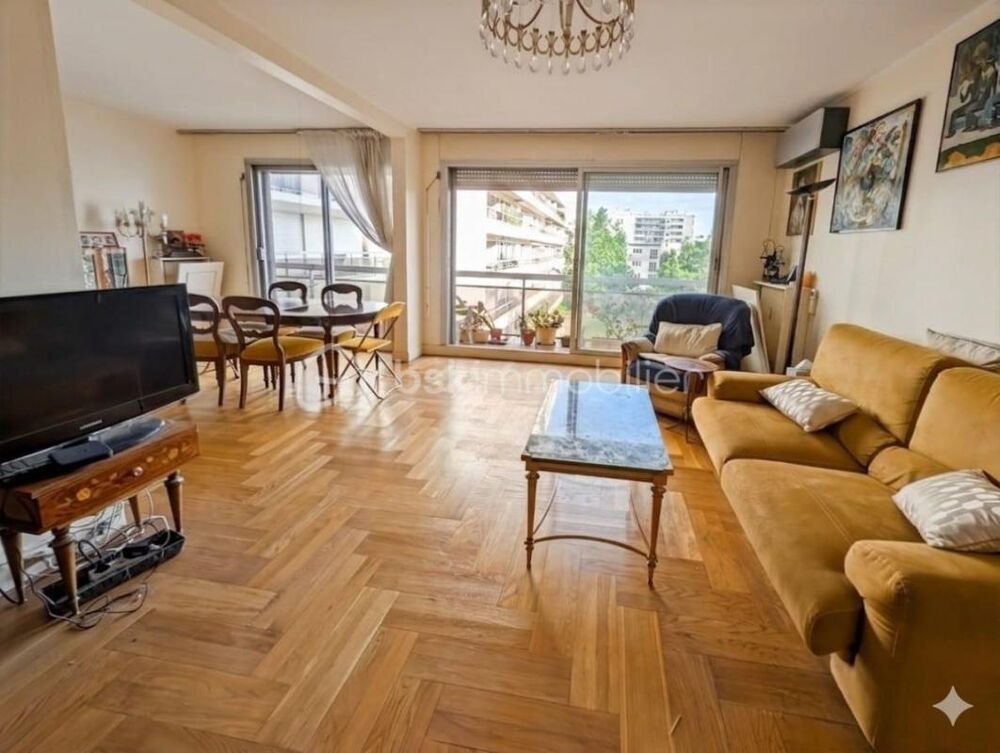 Vente Appartement Appartement F5 avec 3 chambres Grand Séjour 30m2double balcon traversant Sud/Nord avec place de parking et cave Paris 11