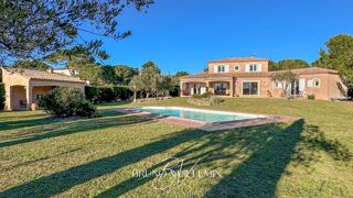 Villa  vendre 6 pices 220 m