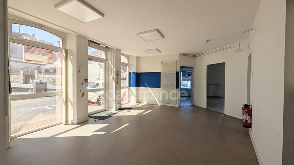 Vente Immeuble Immeuble à vendre SEGONZAC (16) Investisseurs ou Professionnels: une belle opportunité Segonzac