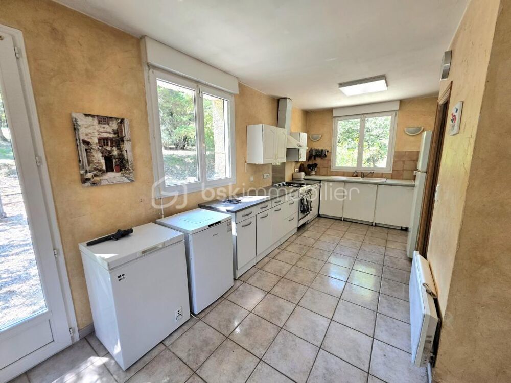Vente Villa EXCLUSIVITE / 4 CHAMBRES / 1 BUREAU / PISCINE / TERRAIN 26 000 m² Chantemerle les grignan