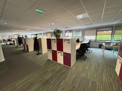   Locaux fonctionnels, lumineux et rationnels situs  proximit immdiate du mtro 