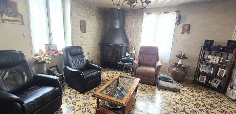 Belle Maison de Village en Brique de 1848 de 165 m² Rénover et Entretenue avec son Ascenseur Ergonomique, sa Cour avant de 180 m
