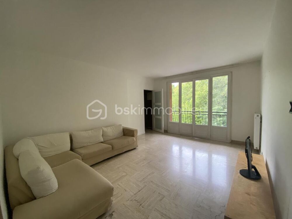 Appartement T4 situé dans un environnement calme et agréable, à proximité du centre-ville de Aix en Provence