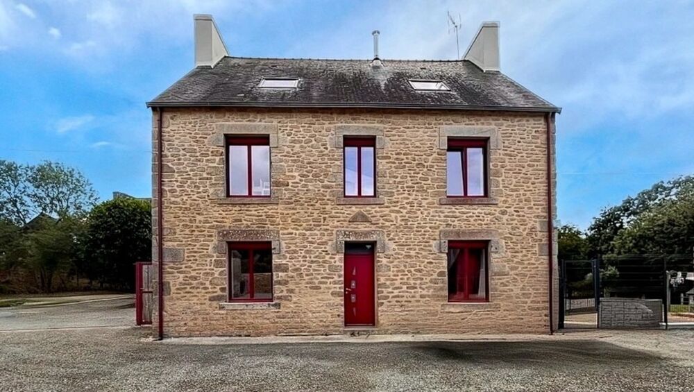 Le Juch(29) Corps de ferme de caractère - Maison principale rénovée 171m² - 4 chambres - Dépendance 100m² à réhabiliter - Hangar