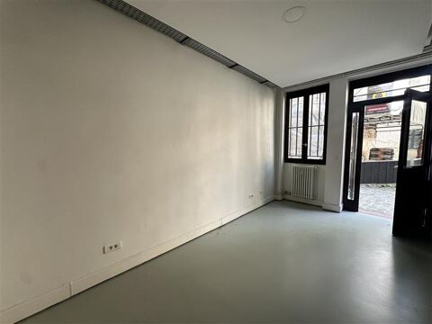 Dans une cité privée 641 75011 Paris