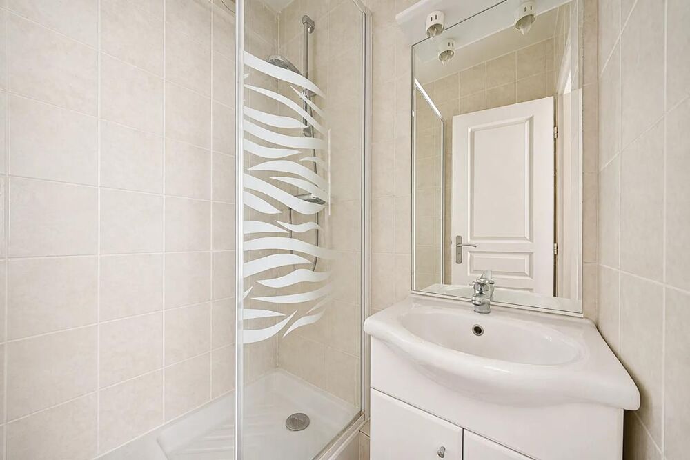 Vente Appartement RARE - Appartement de 3 pièces de 75 m² au cœur du 11 eme (Voltaire) en étage élevé avec ascenseur Paris 11