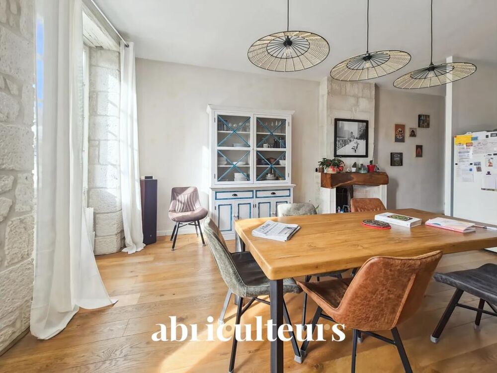 Duplex de caractère avec cheminée en vente à Saintes Centre (17100)