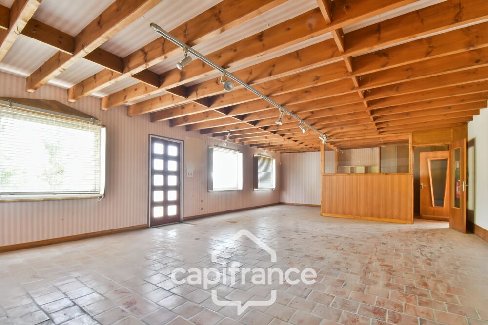 Vente Maison Maison à vendre  COURCELLES (17), 140m²habitables, 7 pièces sur 4800m² de terrain avec nombreuses dépendances Courcelles