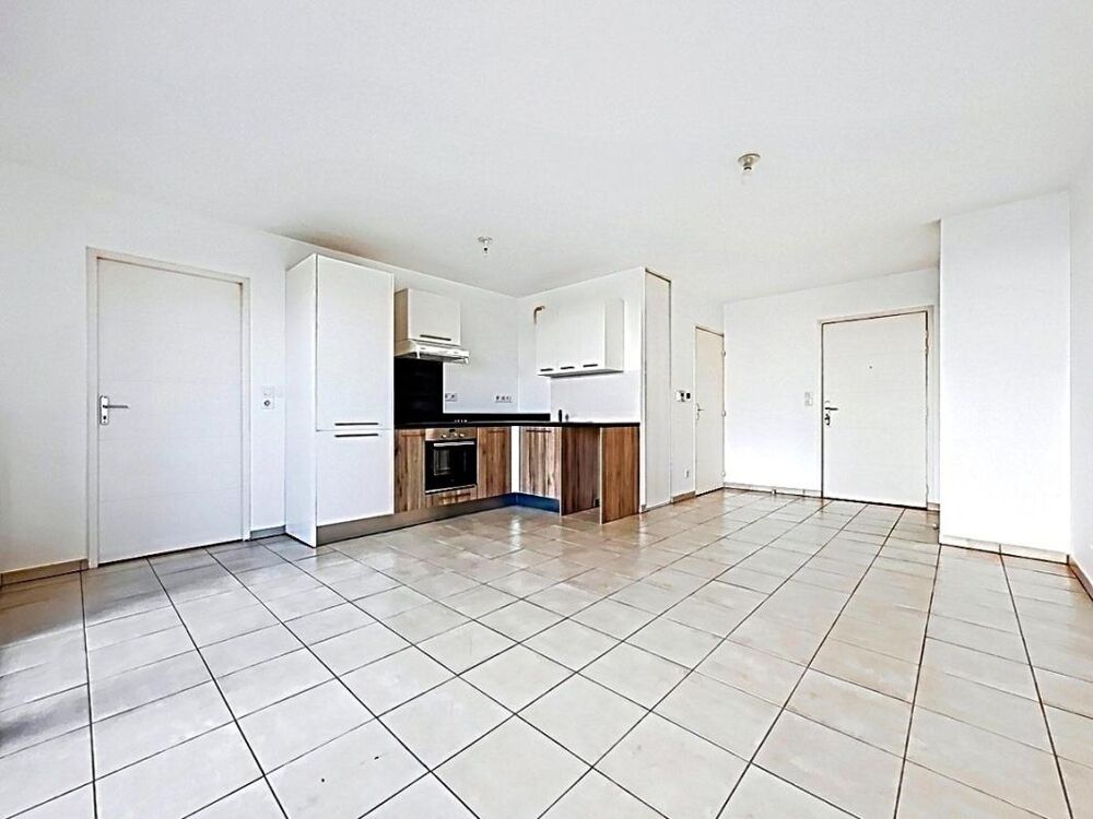 Vente Appartement DÉCINES-CENTRE - T2 lumineux de 46 m² - Balcon et Garage - Copropriété 2015 Decines charpieu