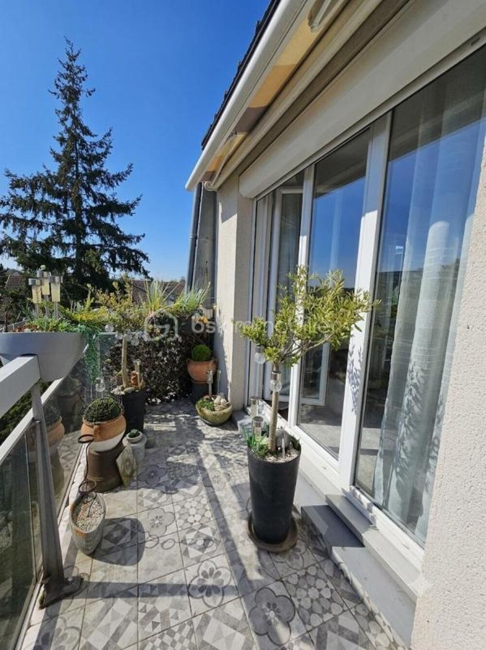 Dernier étage F4 entretenu balcon OUEST parking cave