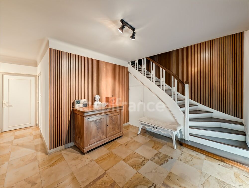 Vente Maison A vendre à Saint-Marcel (71) cette villa authentique de 189 m² 7 pièces 5 chambres 1 bureau et terrain de 2310 m² Saint marcel