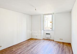  Immeuble  vendre 14 pices 318 m