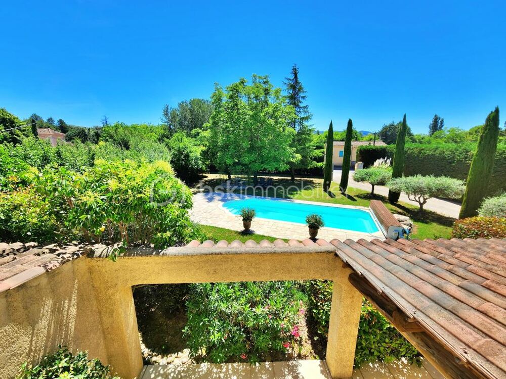 VILLA 4 CHAMBRES AVEC PISCINE SUR 2200M² ENV DE TERRAIN