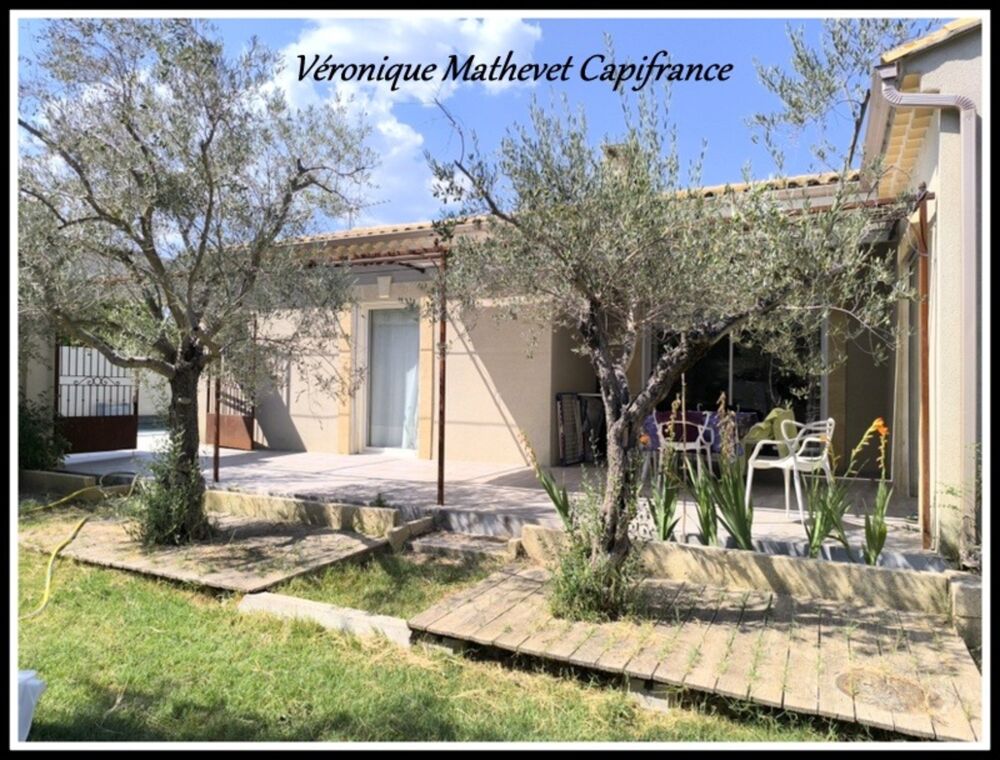BELLE MAISON DE PLAIN PIED ENTIEREMENT RENOVEE AVEC PISCINE