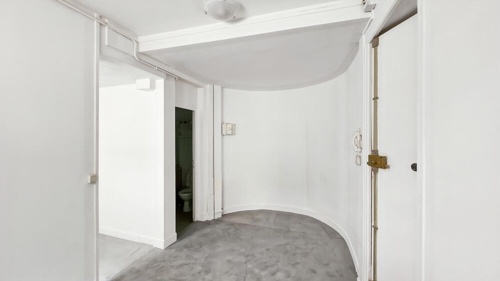   Au coeur du quartier central des affaires, un duplex de 94 m² à louer Paris 8