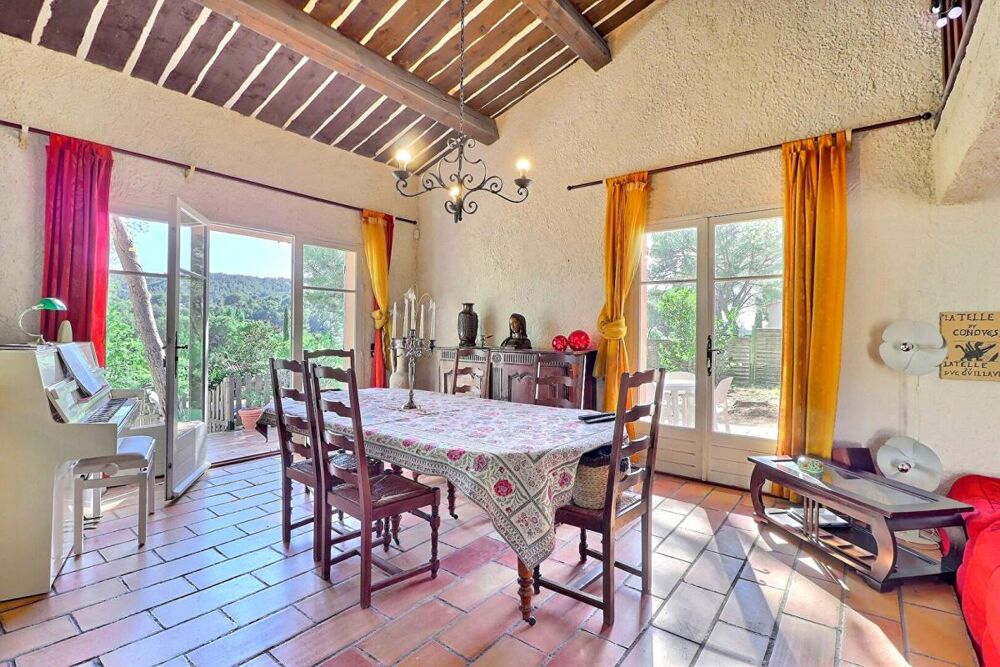 Maison Ventabren 9 pièces 205 m2 - piscine, double garage sur terrain de 2020 m2