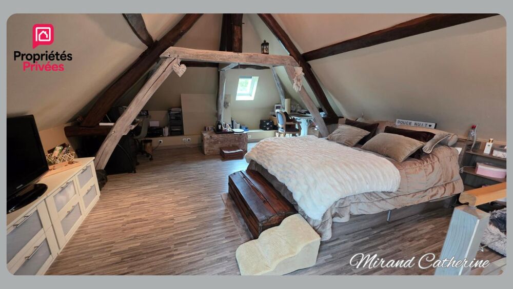 Maison de charme rénovée avec vaste suite parentale et deux garages