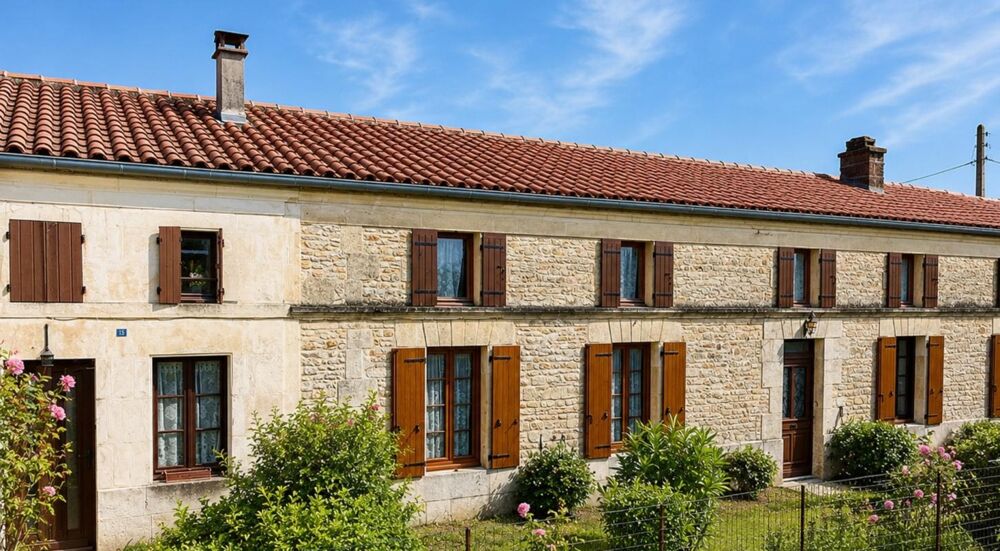 Maison 7 pièces 200 m² · à Burie · 200 m² · 246 000 €
