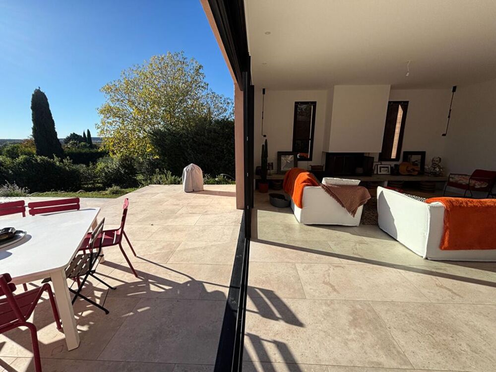Villa contemporaine avec vue