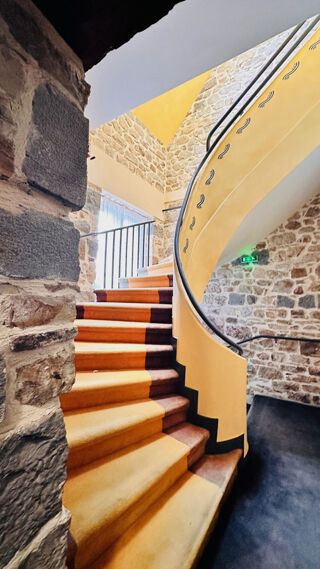  Immeuble à vendre 15 + pièces 527 m²