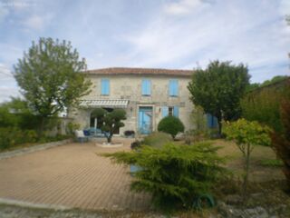 Maison 7 pièces 258 m² · à Segonzac · 258 m² · 322 500 €