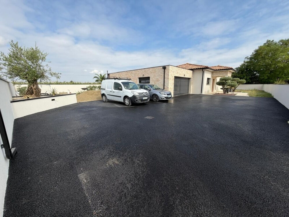 VILLA COMTEMPORAINE DE PLAIN PIED - T5 - PISCINE - POOL HOUSE - DOUBLE GARAGE - CARBONNE