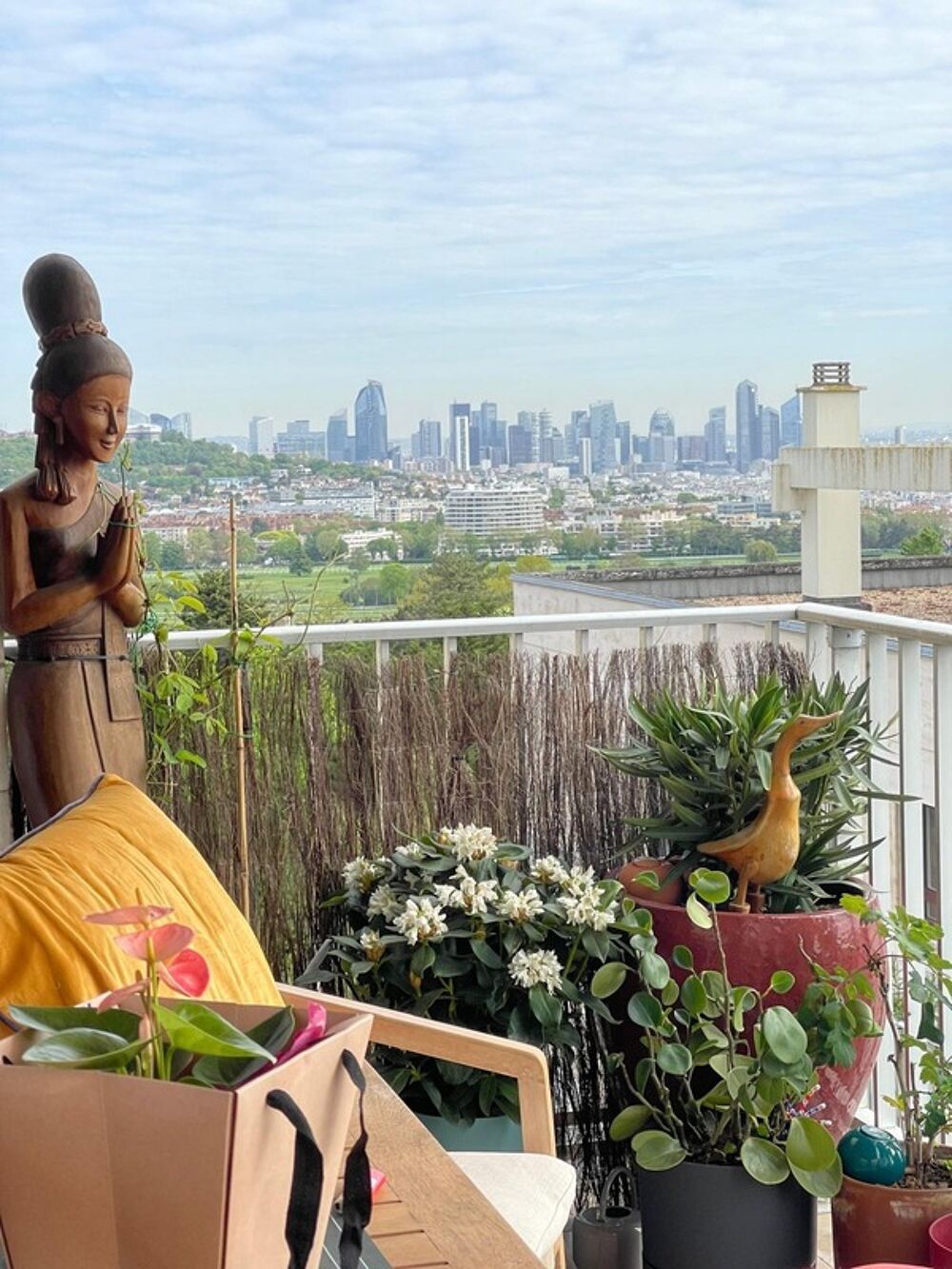 92380 GARCHES  PROCHE SAINT-CLOUD - 3 PIECES 79 m2 - TERRASSE 7 m2  LUMINEUX - VUE EXCEPTIONNELLE