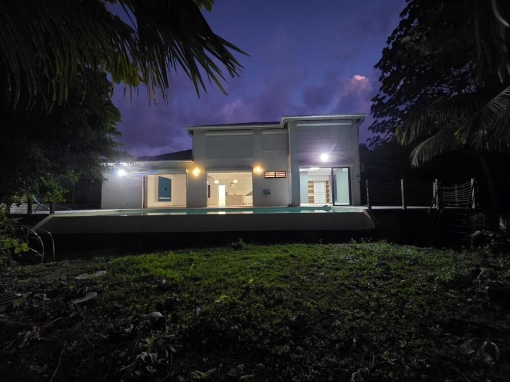 Vente Villa RARE VILLA DE STANDING AVEC PISCINE VUE DEGAGEE 1451 M2 DE TERRAIN Petit bourg