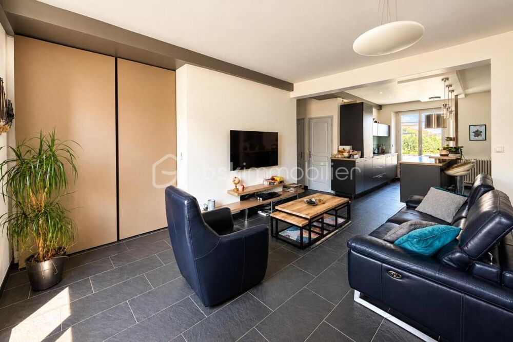 Vente Appartement FOUGÈRES CENTRE – Appartement T3 de 81 m² rénové avec goût, balcon, cave, grenier et parking privé Fougeres
