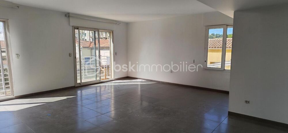 EXCLUSIVITE - APPARTEMENT EN TRIPLEX ENTIEREMENT RENOVE  TERRASSES - BOX ET PARKING