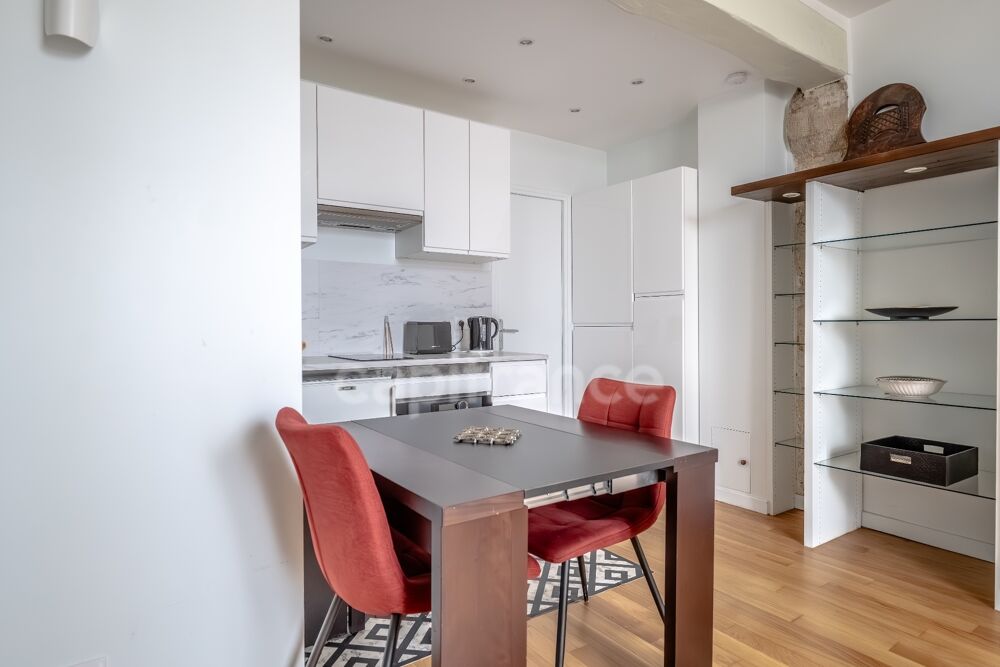 Vente Appartement Paris 4e – Marais / Place des Vosges – Studio 28 m² – HSP 2,93 m Paris 4