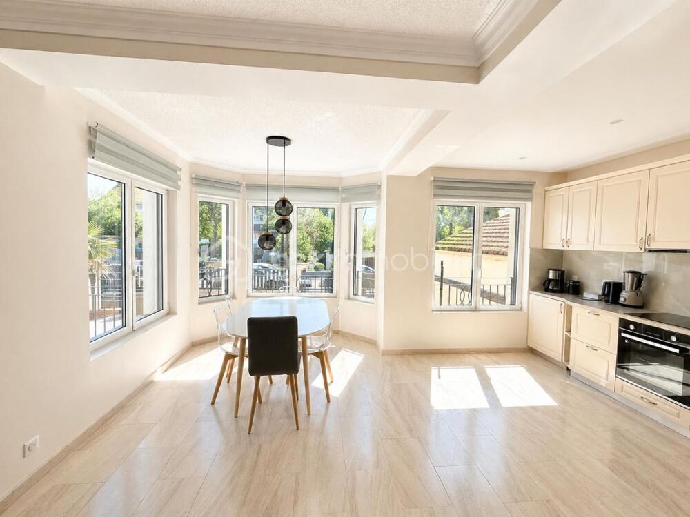 MAISON DEXCEPTION DE 210M2 HABITABLES!