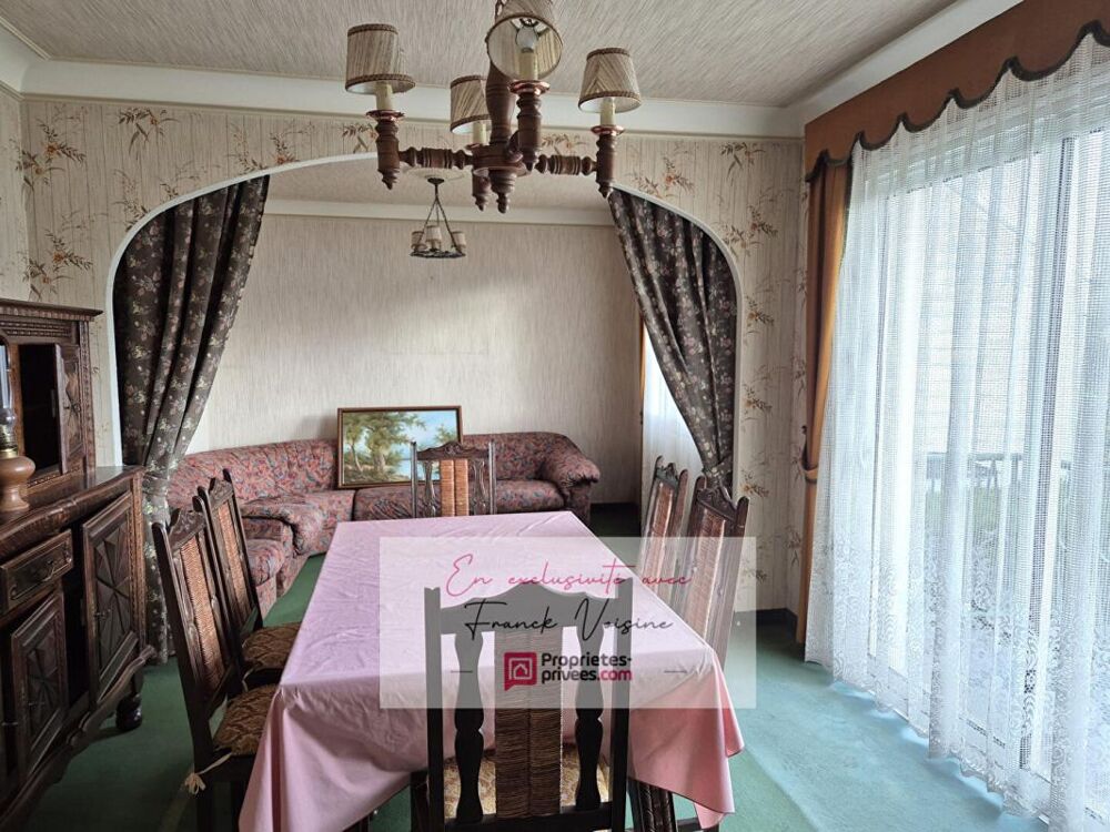 A VENDRE en EXCLUSIVITE aux Herbiers centre ville, maison de 159 m2 avec 4 chambres et 1 bureau sur une parcelle de 835 m2