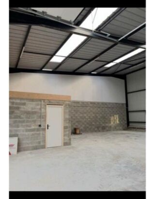  Parking / Garage à vendre 2 pièces 195 m²