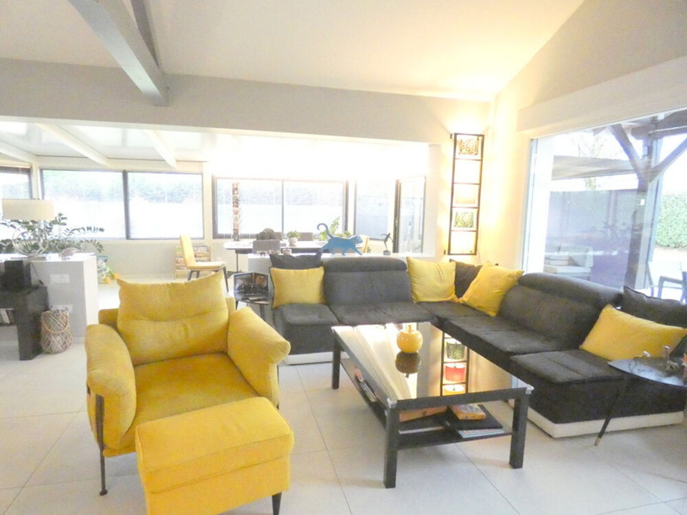 Vente Maison Maison à vendre 5 pièces proche de FEILLENS (01) Macon