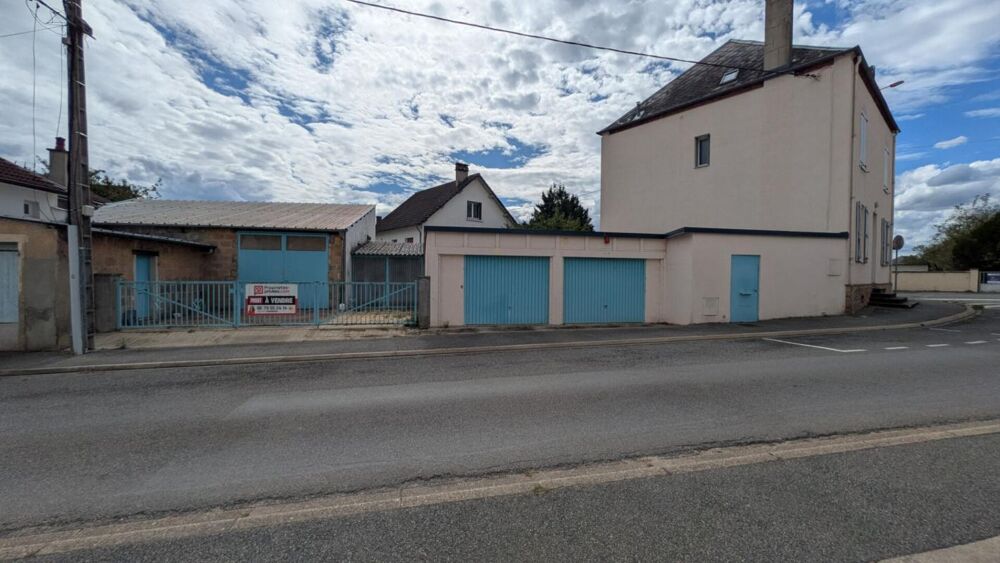 Entre VICHY et MOULINS, grande maison familiale