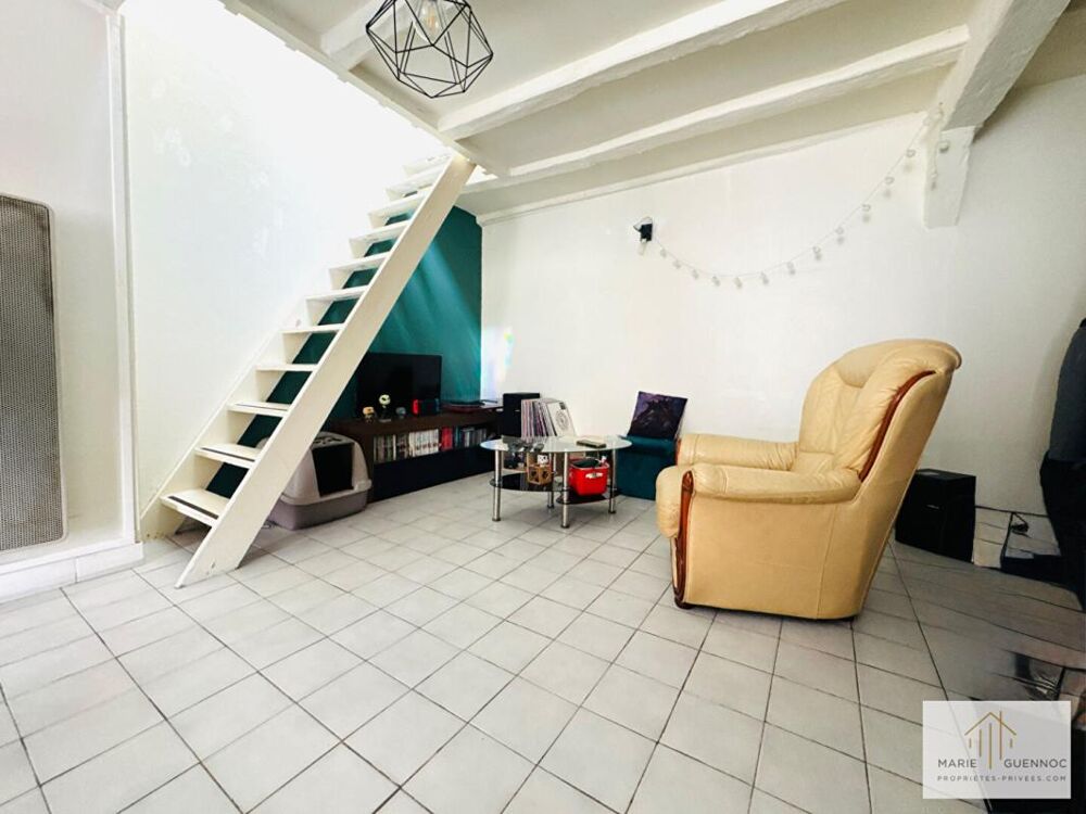 Studio en duplex hyper centre de Nantes vendu avec cave et locataire en place