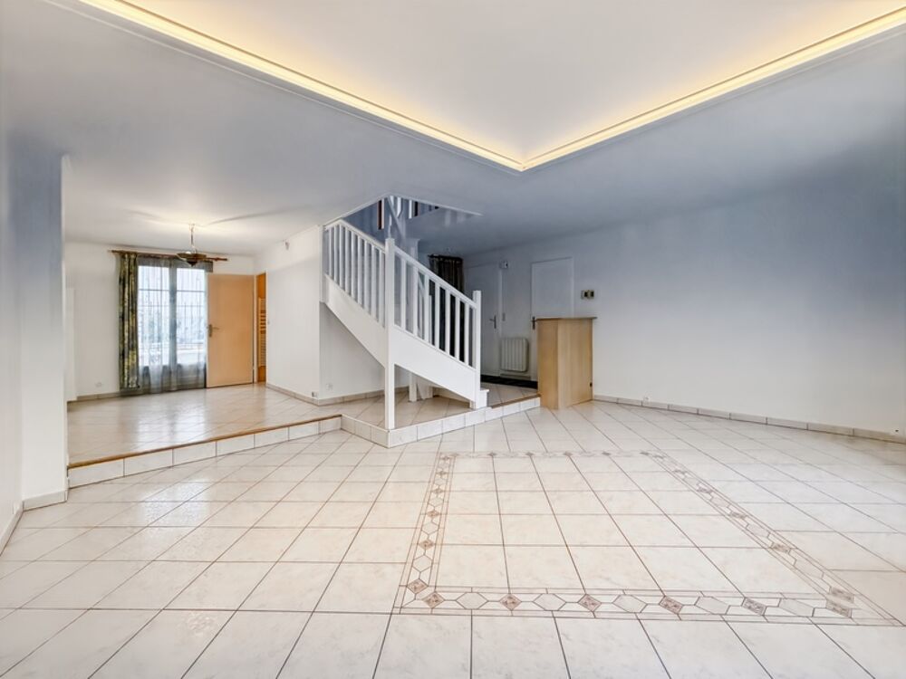 Maison familiale de 173 m² à vendre à Vauréal  6 pièces, 4 chambres, état impeccable